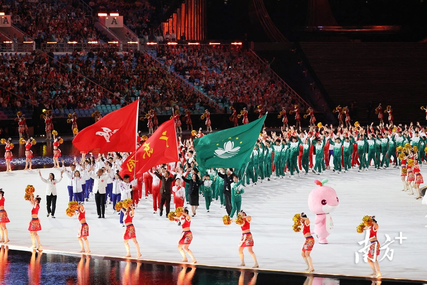 澳超官方：中央海岸水手vs悉尼FC因雷电天气推迟1个小时开球